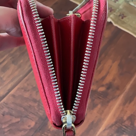 Prada SALE $99 RED Leather Zippy Wallet - Picture 11 of 11